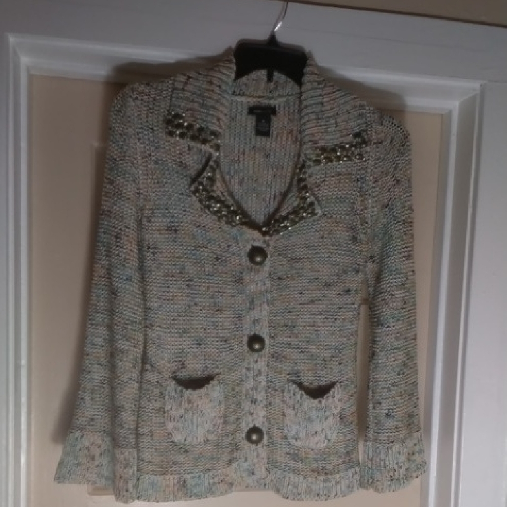 Chic Knit Cardigan with Embellished Collar